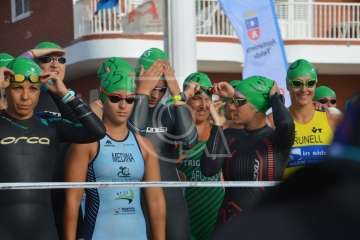 Ricardo Hernández y Raquel Aróstegui ganan con autoridad el XXVII Triatlón de Salinetas (Foto TA)